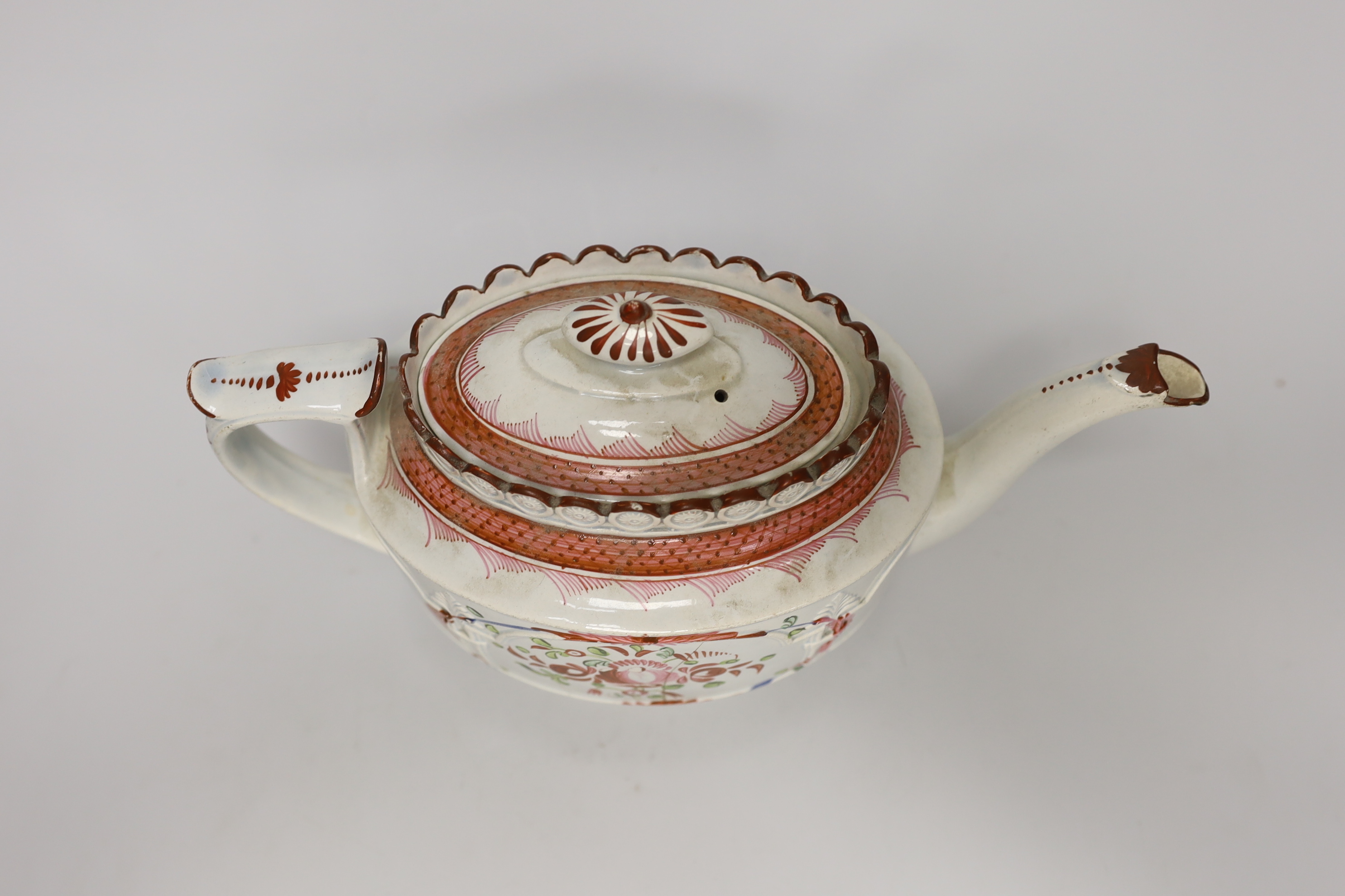 A late 18th century pearlware teapot and a set of four small Chinese tea bowls, teapot 28cm long